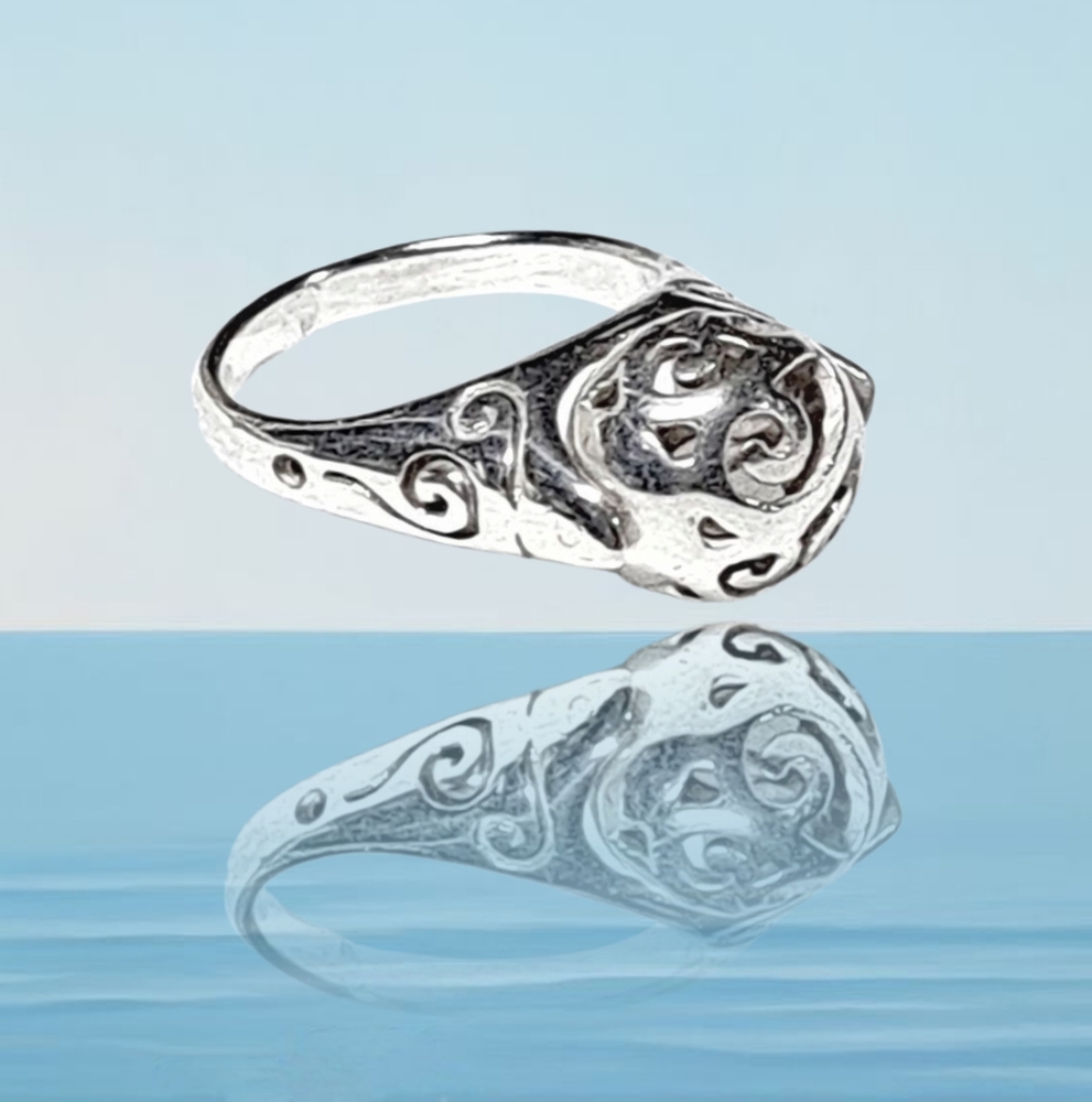 Sterling Silver Ring with Filigree Scrollwork Spinner Ball. Size 6.5 NWOT